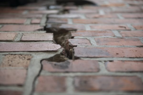 Causes des fissures - Edieux Expertise - Pourquoi les maisons fissurent